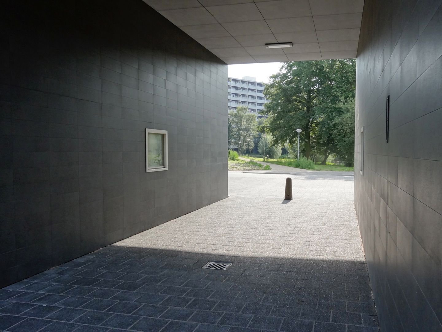 bureau_cees_vellekoop-kop_gravestein13-squashed.jpg
